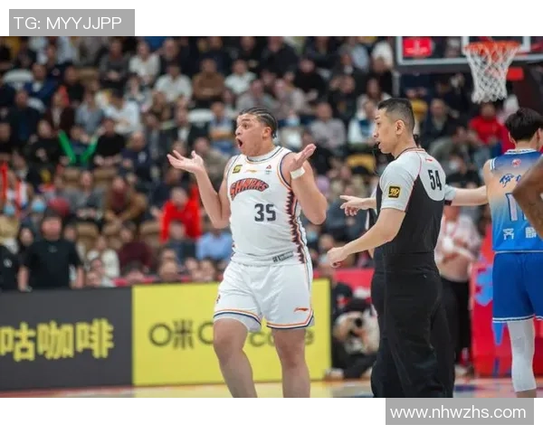 上海足球队战术变革引发热议球迷期待新赛季表现提升 上海足球队战术变革引发热议球迷期待新赛季表现提升